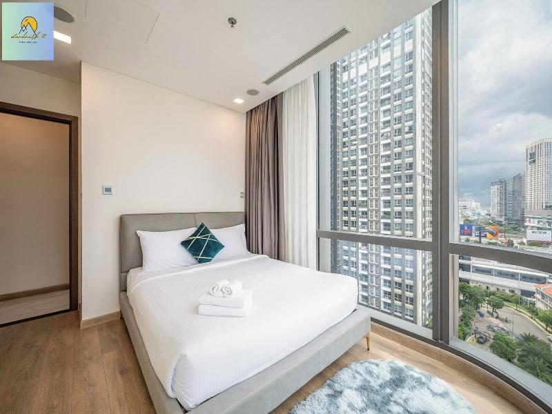 Landmark 81 Skyscraper image