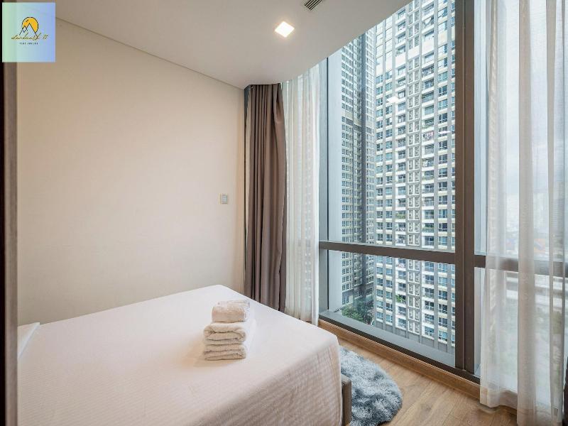 Landmark 81 Skyscraper image
