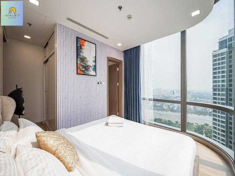 Landmark 81 Skyscraper image