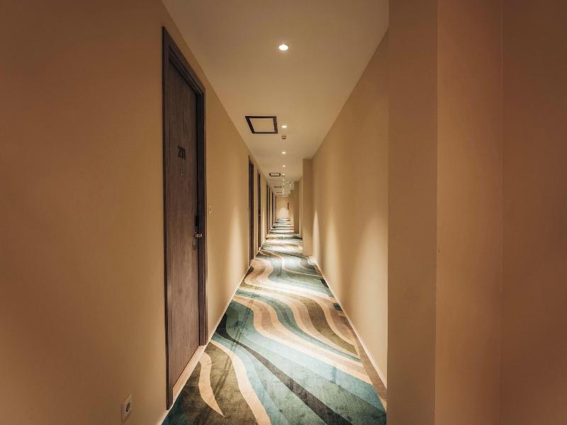 Elements Hotel Shops image