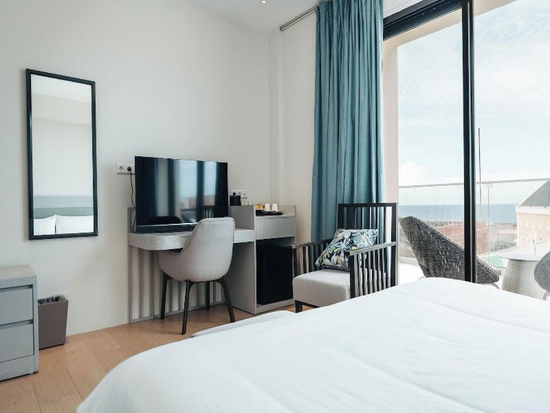 Elements Hotel Shops image
