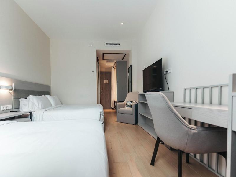 Elements Hotel Shops image