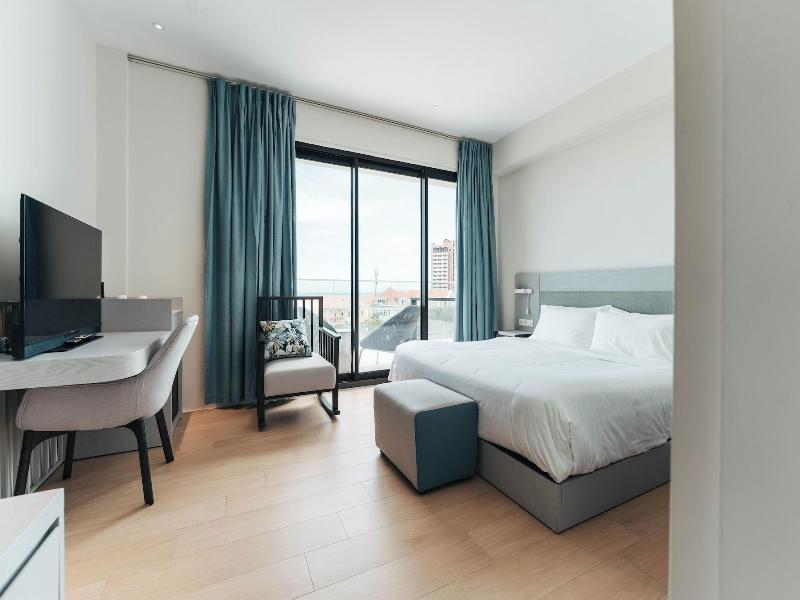 Elements Hotel Shops image