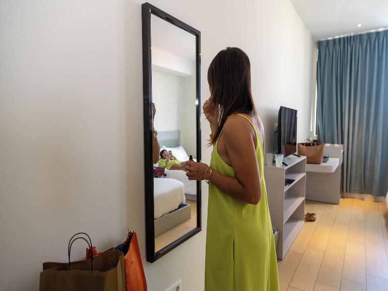 Elements Hotel Shops image