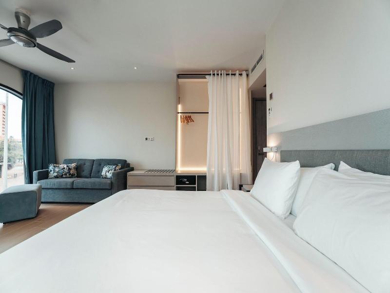 Elements Hotel Shops image