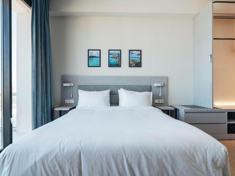 Elements Hotel Shops image