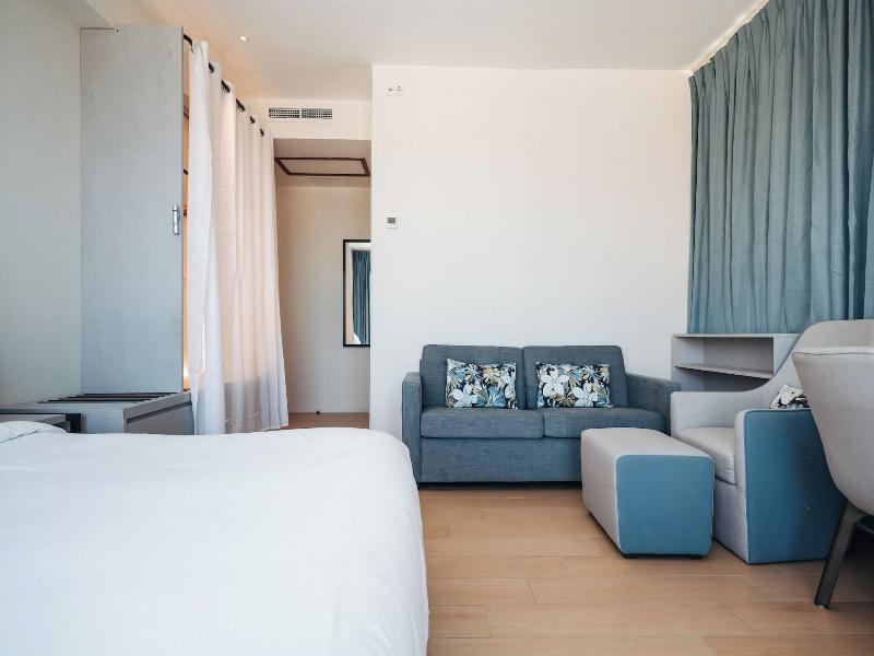 Elements Hotel Shops image