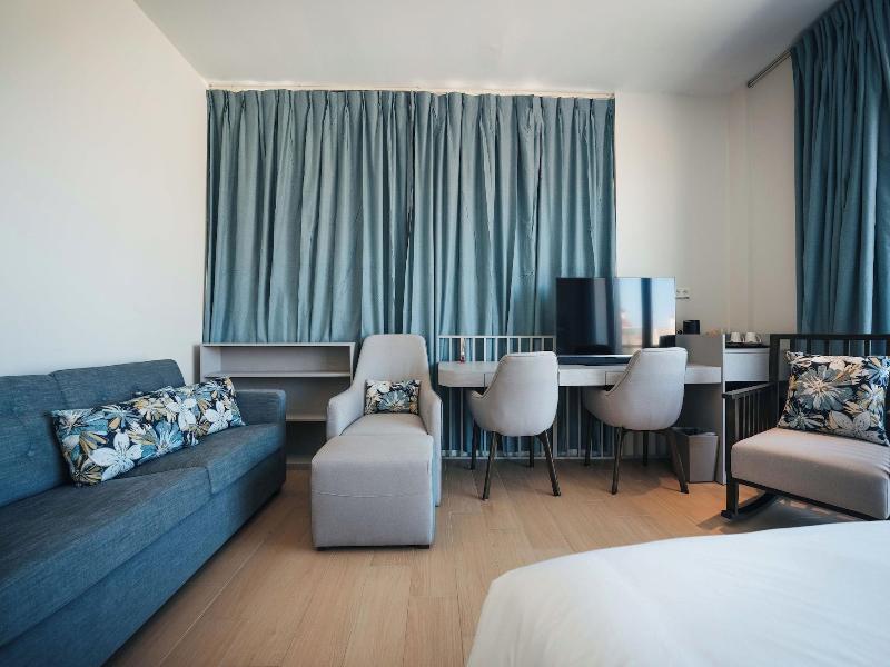 Elements Hotel Shops image