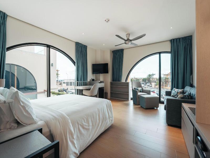 Elements Hotel Shops image