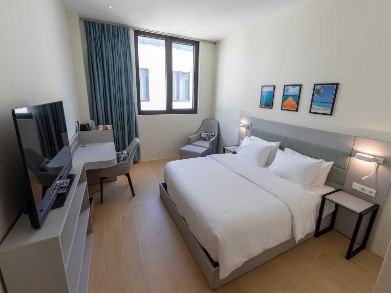 Elements Hotel Shops image