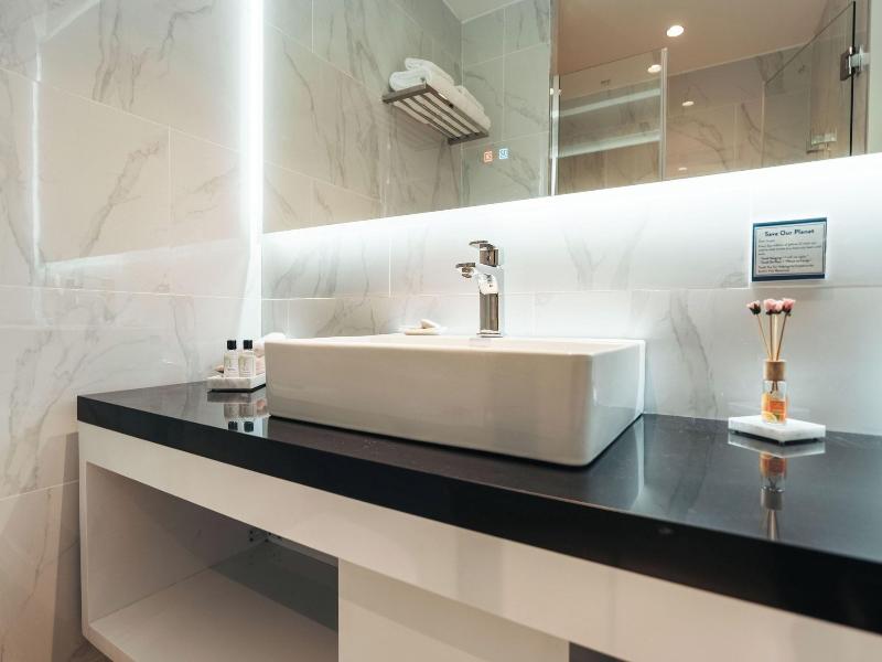 Elements Hotel Shops image