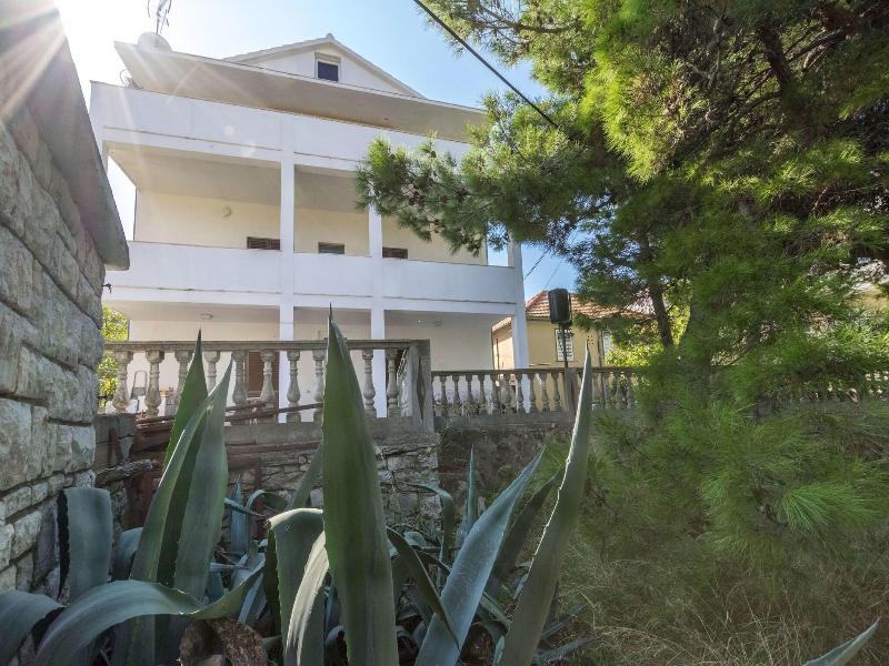 Apartments And Rooms Jakov image