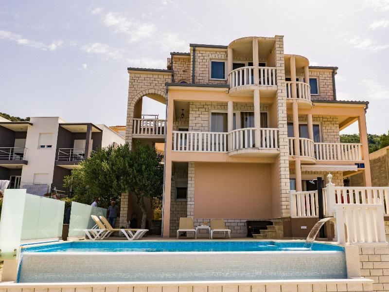 Apartments Ksenija image
