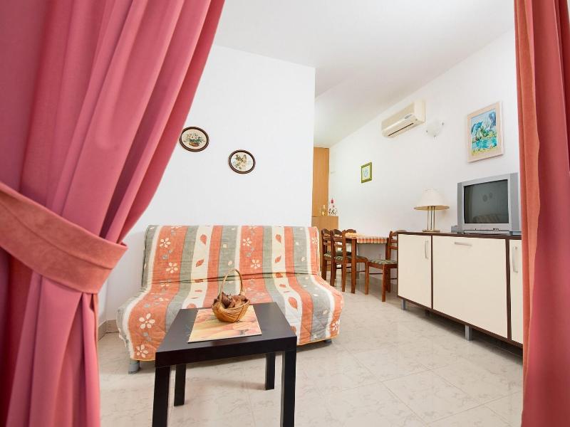 Apartments Ksenija image
