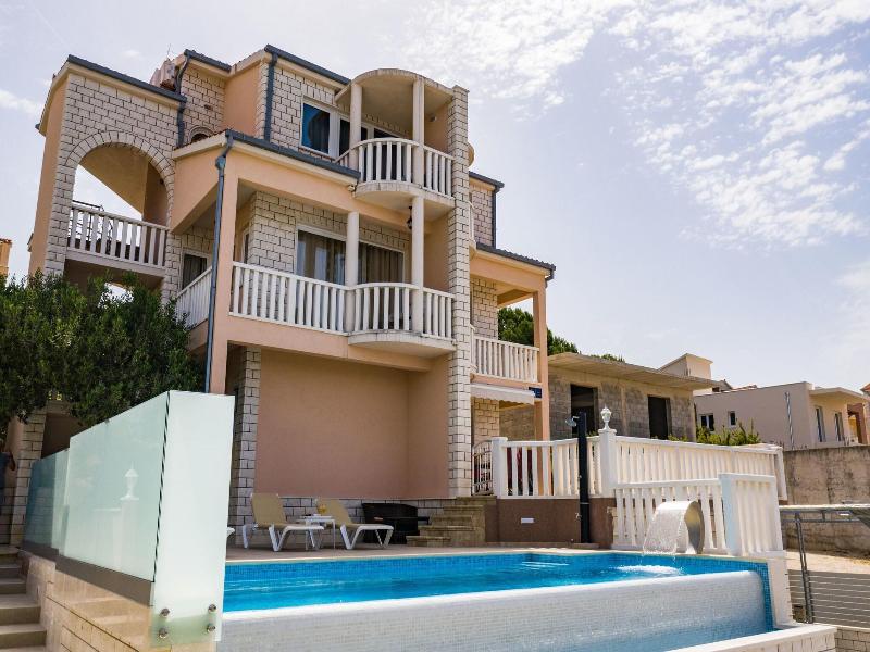 Apartments Ksenija image