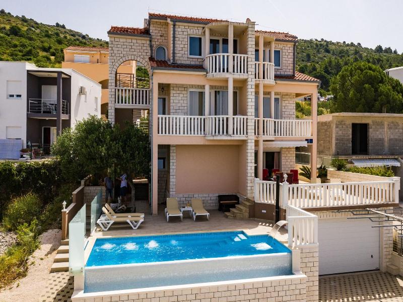 Apartments Ksenija image