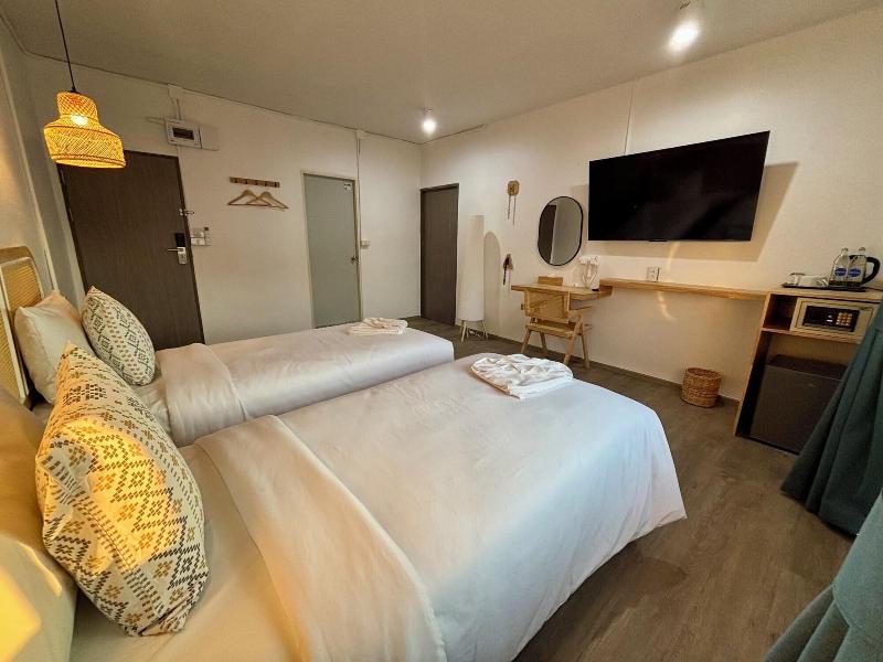Charm Hostel At Jomtien image
