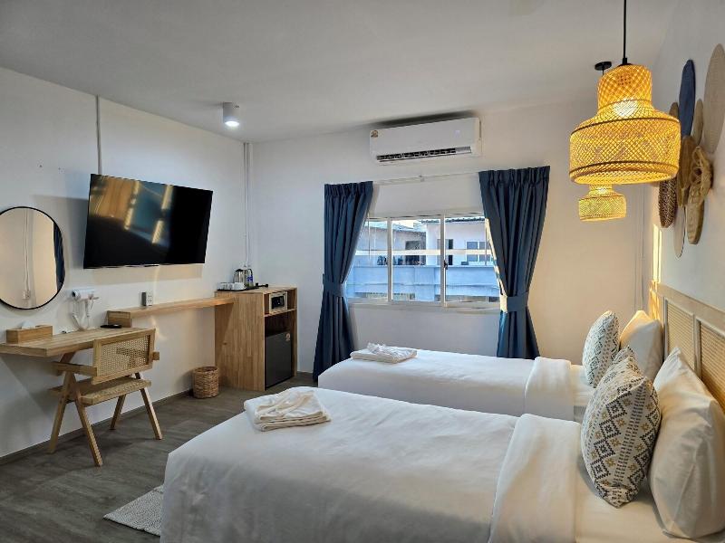 Charm Hostel At Jomtien image