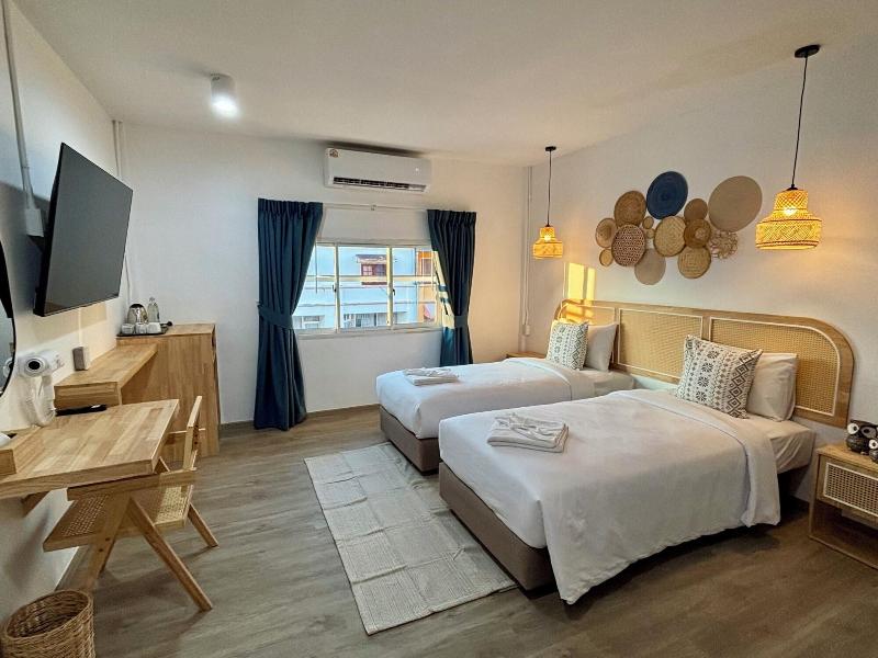 Charm Hostel At Jomtien image