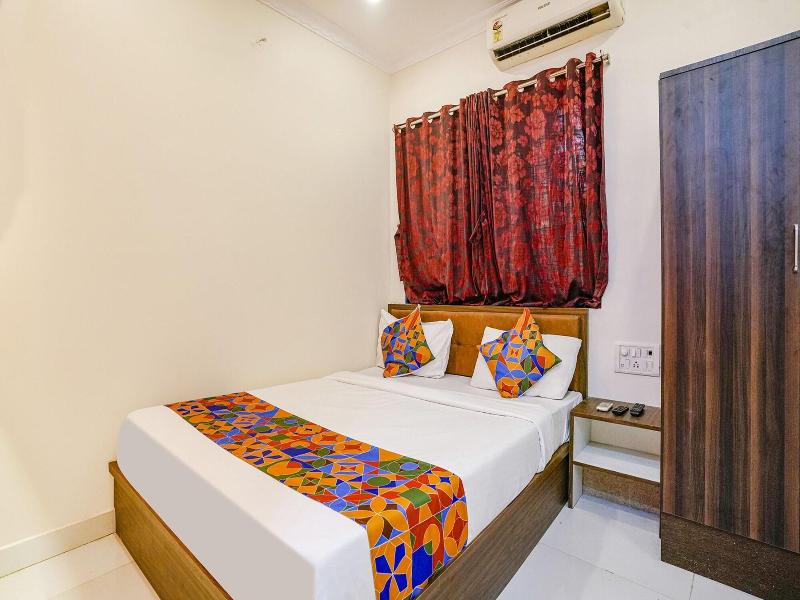 Fabhotel The United image