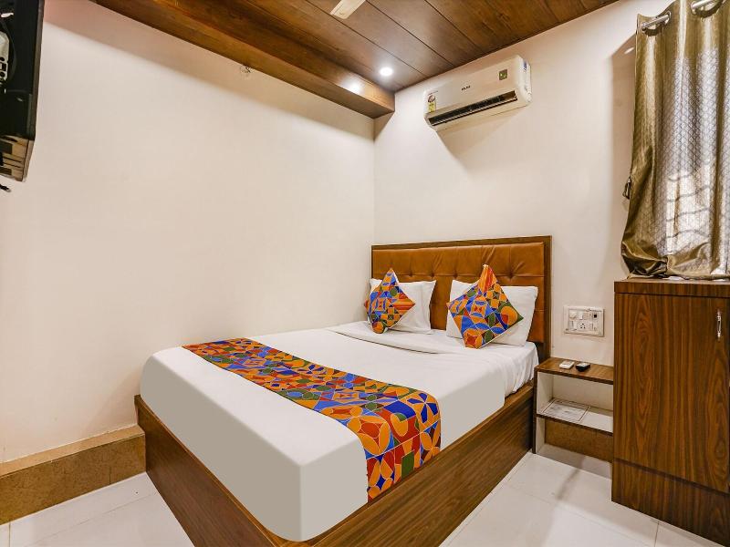 Fabhotel The United image
