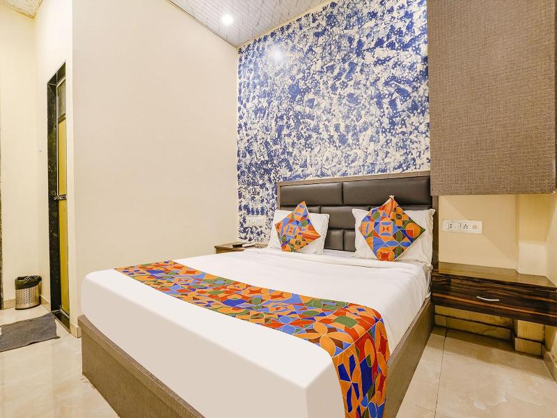 Fabhotel The United image