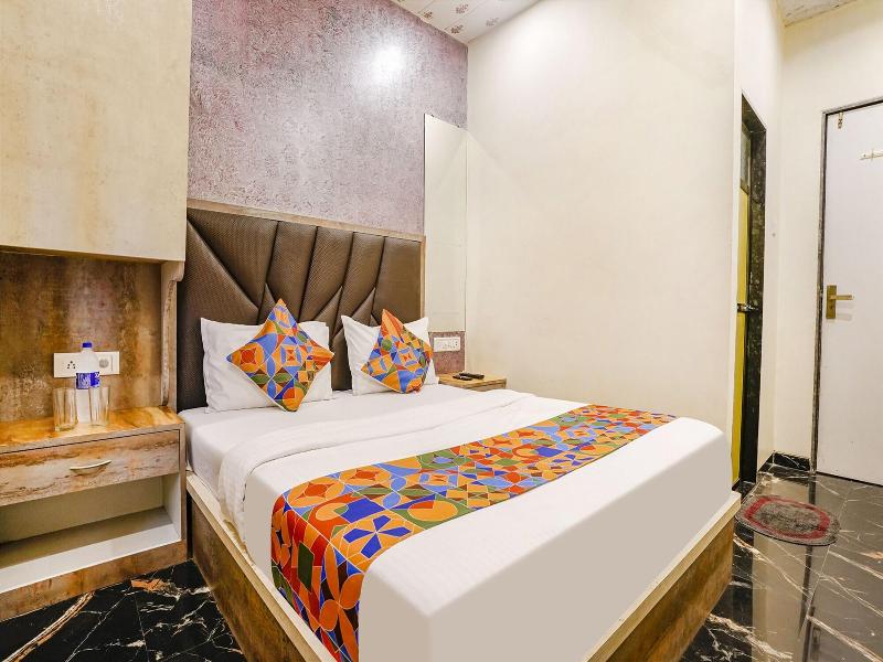 Fabhotel The United image