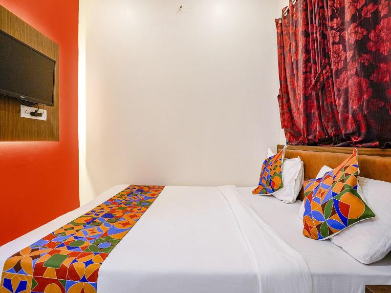 Fabhotel The United image