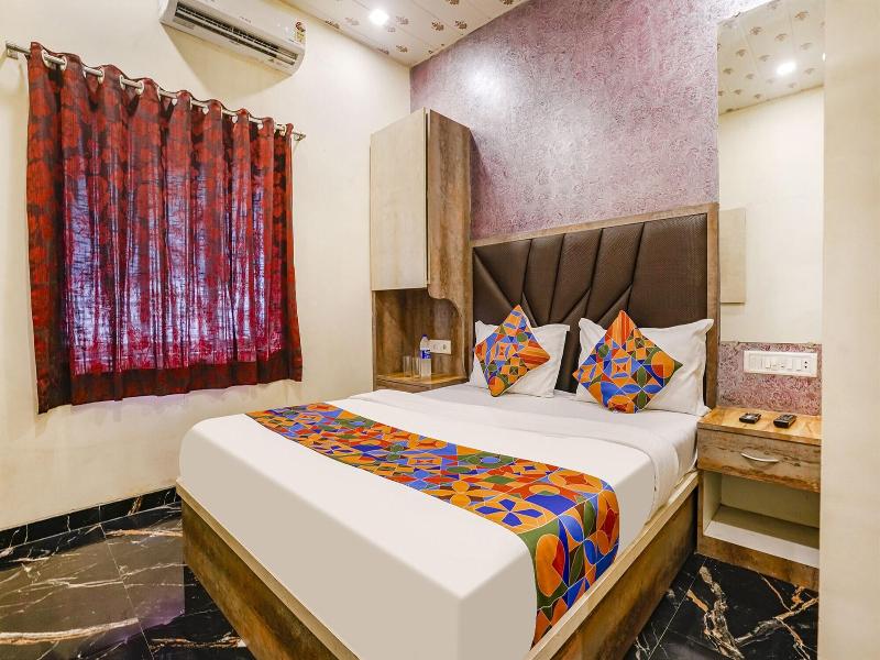 Fabhotel The United image