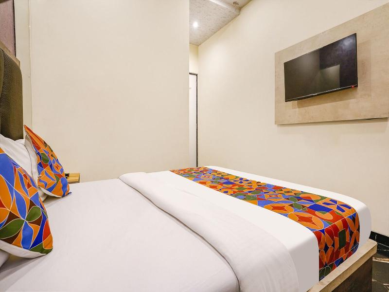 Fabhotel The United image