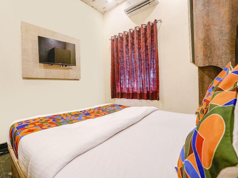 Fabhotel The United image