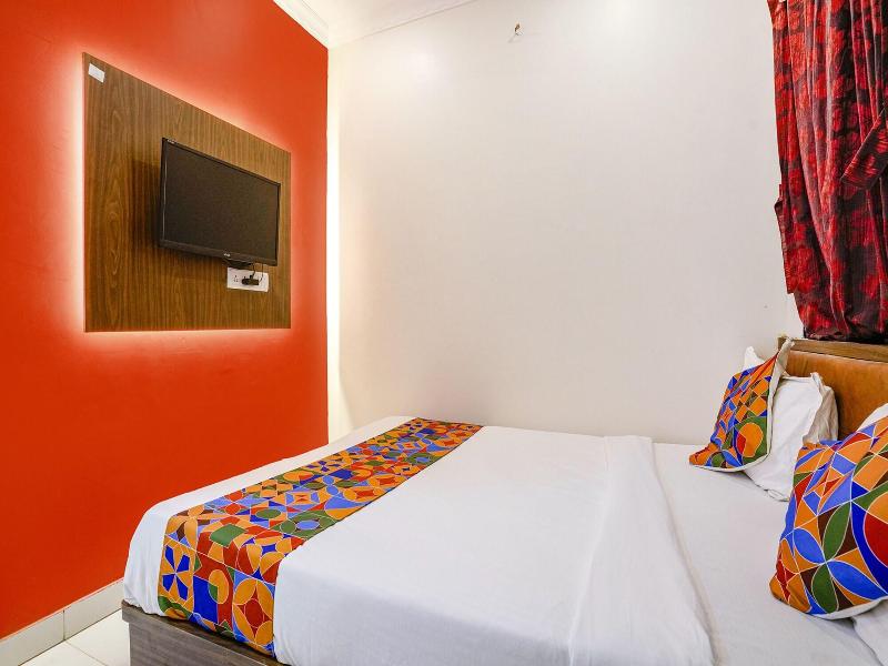 Fabhotel The United image