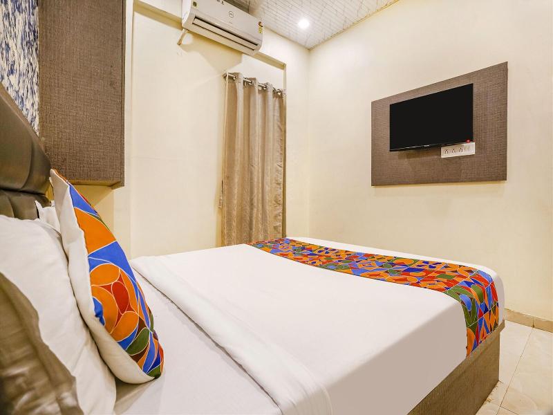 Fabhotel The United image