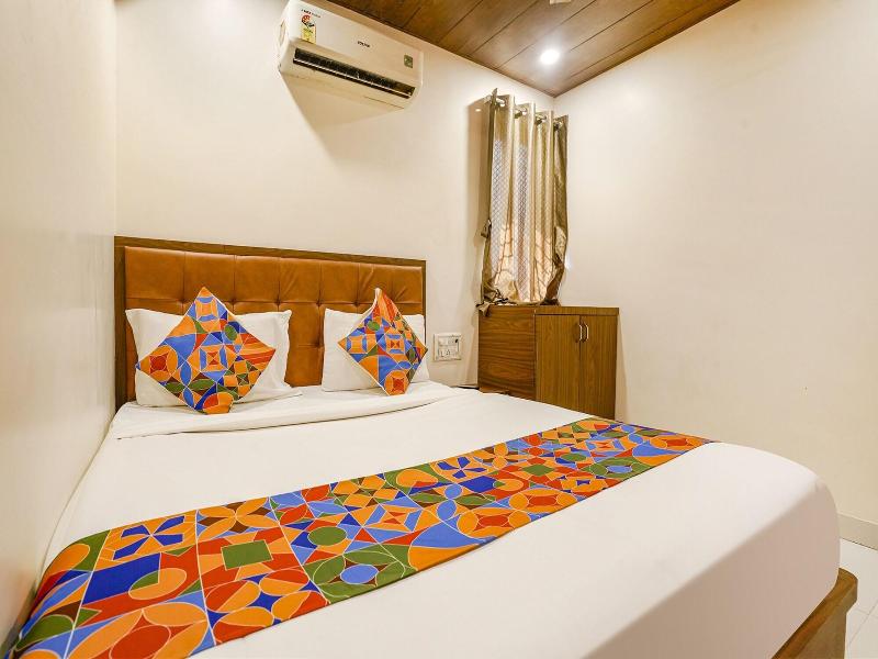 Fabhotel The United image