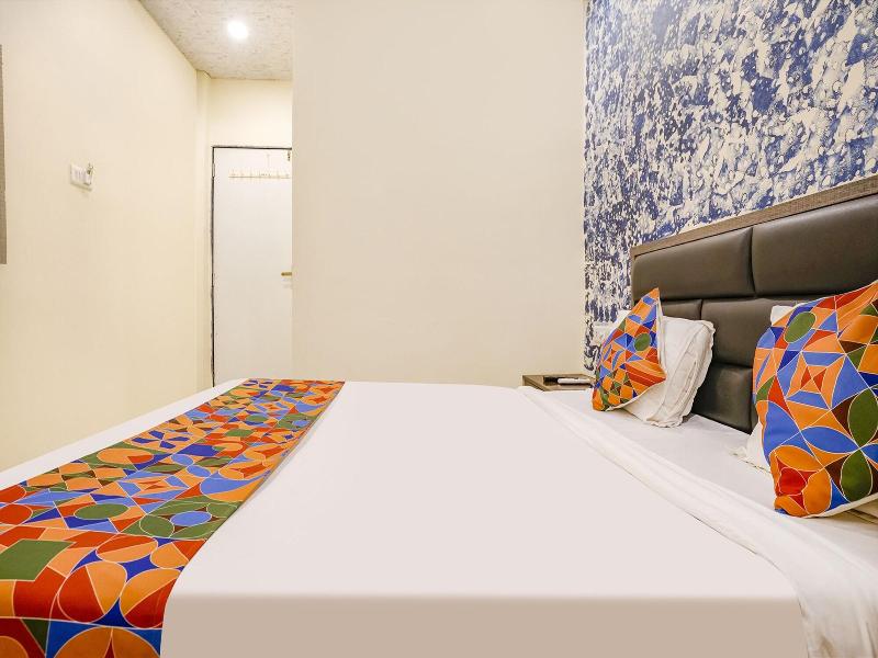 Fabhotel The United image