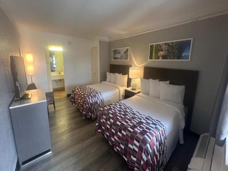 Red Roof Inn San Antonio - South Park image