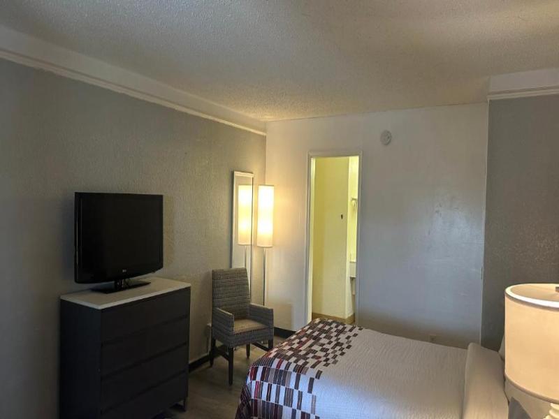 Red Roof Inn San Antonio - South Park image