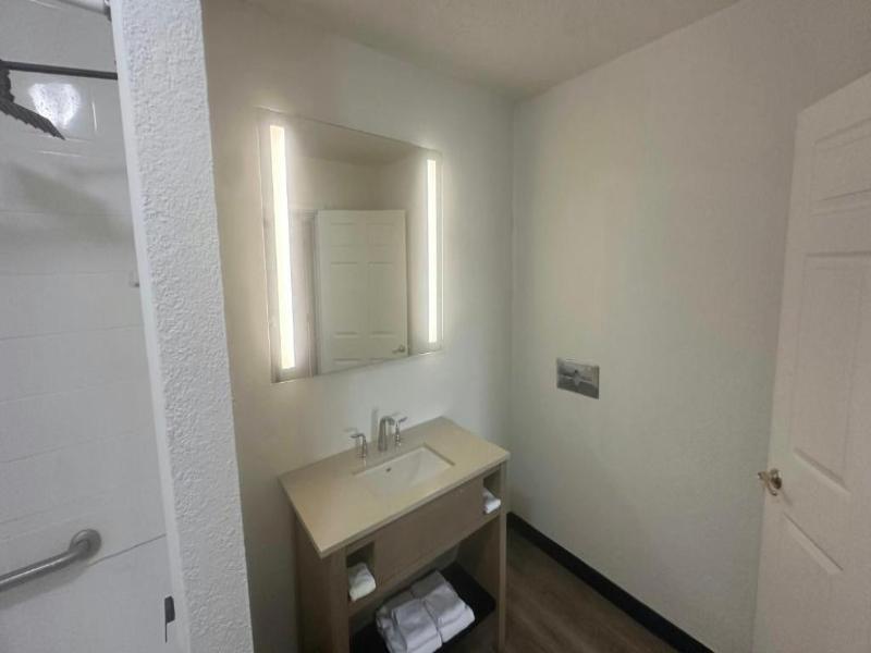Red Roof Inn San Antonio - South Park image