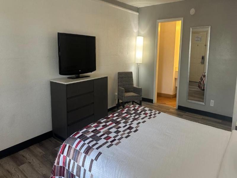 Red Roof Inn San Antonio - South Park image