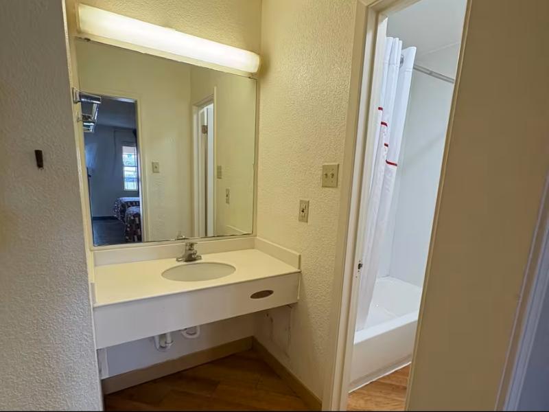 Red Roof Inn San Antonio - South Park image