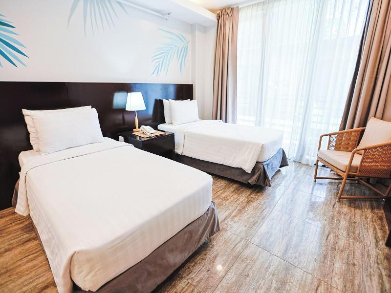 Holiday Suites Port Barton 5