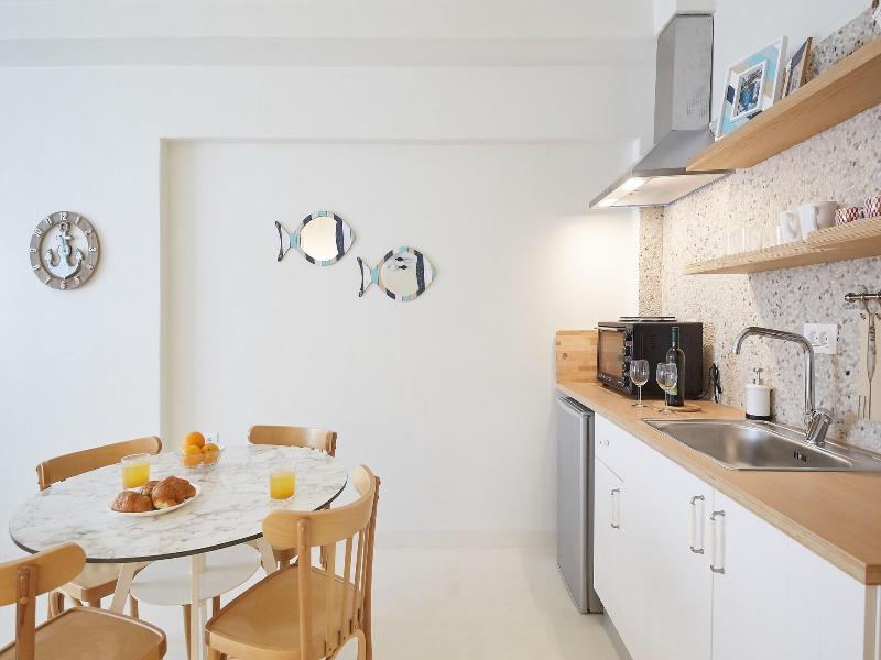 Tostay Athens image