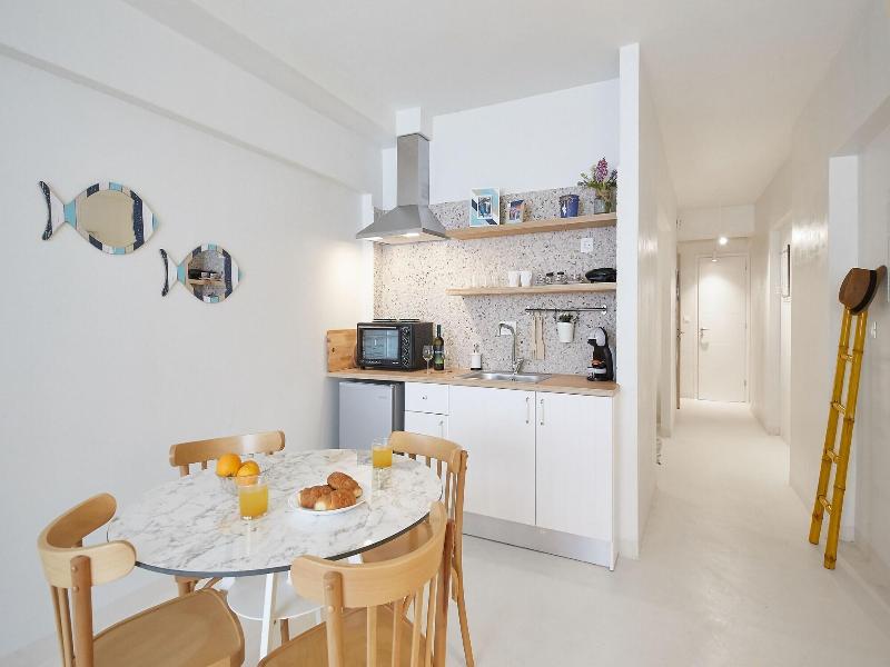 Tostay Athens image