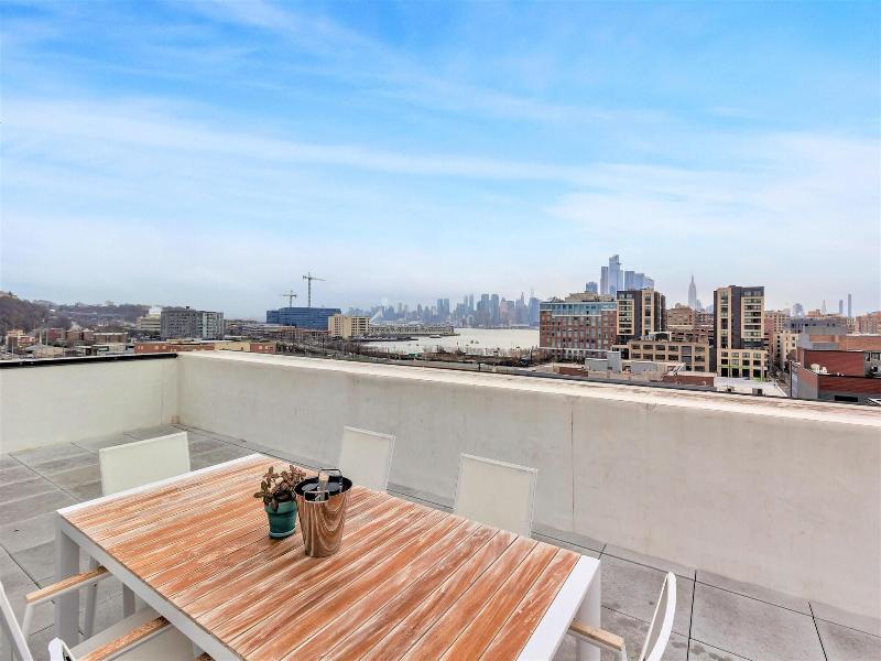 Dharma Home Suites Hoboken At Novia image