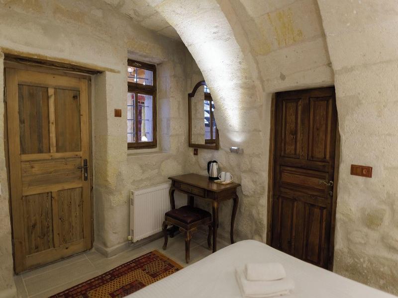 Memory Cave House image