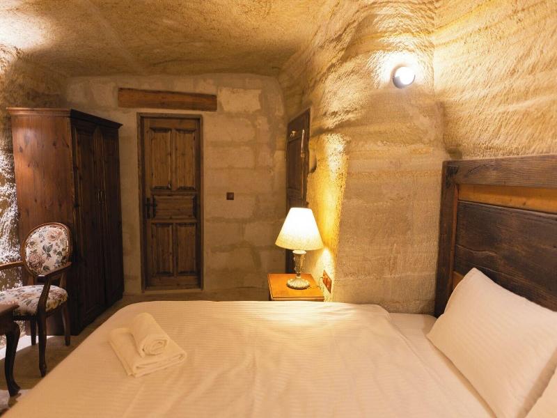 Memory Cave House image