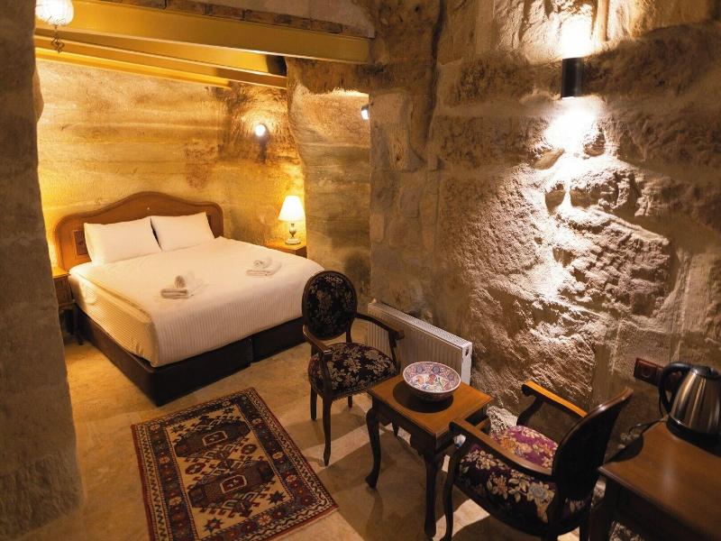 Memory Cave House image