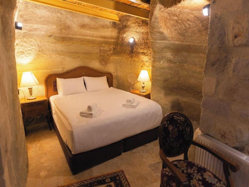 Memory Cave House image