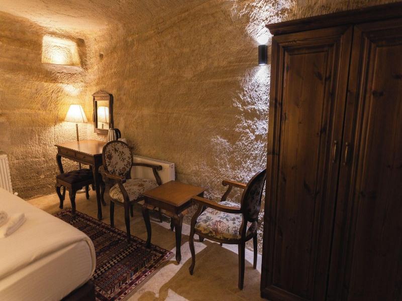 Memory Cave House image