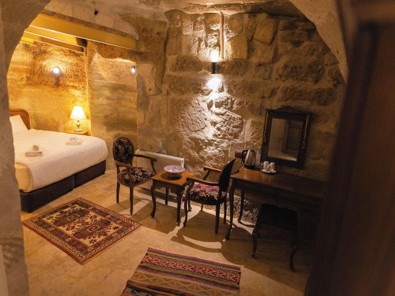 Memory Cave House image
